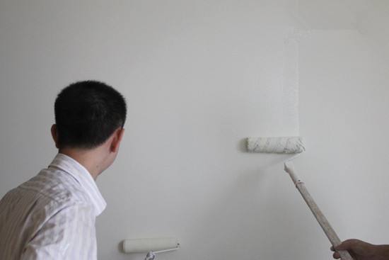 墙面翻新刷漆需要注意的细节_墙面漆翻新|大荷水性漆