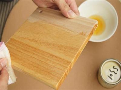 实木家具刷水性漆和木蜡油的区别
