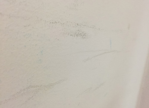 墙面漆墙上脏了怎么去除？