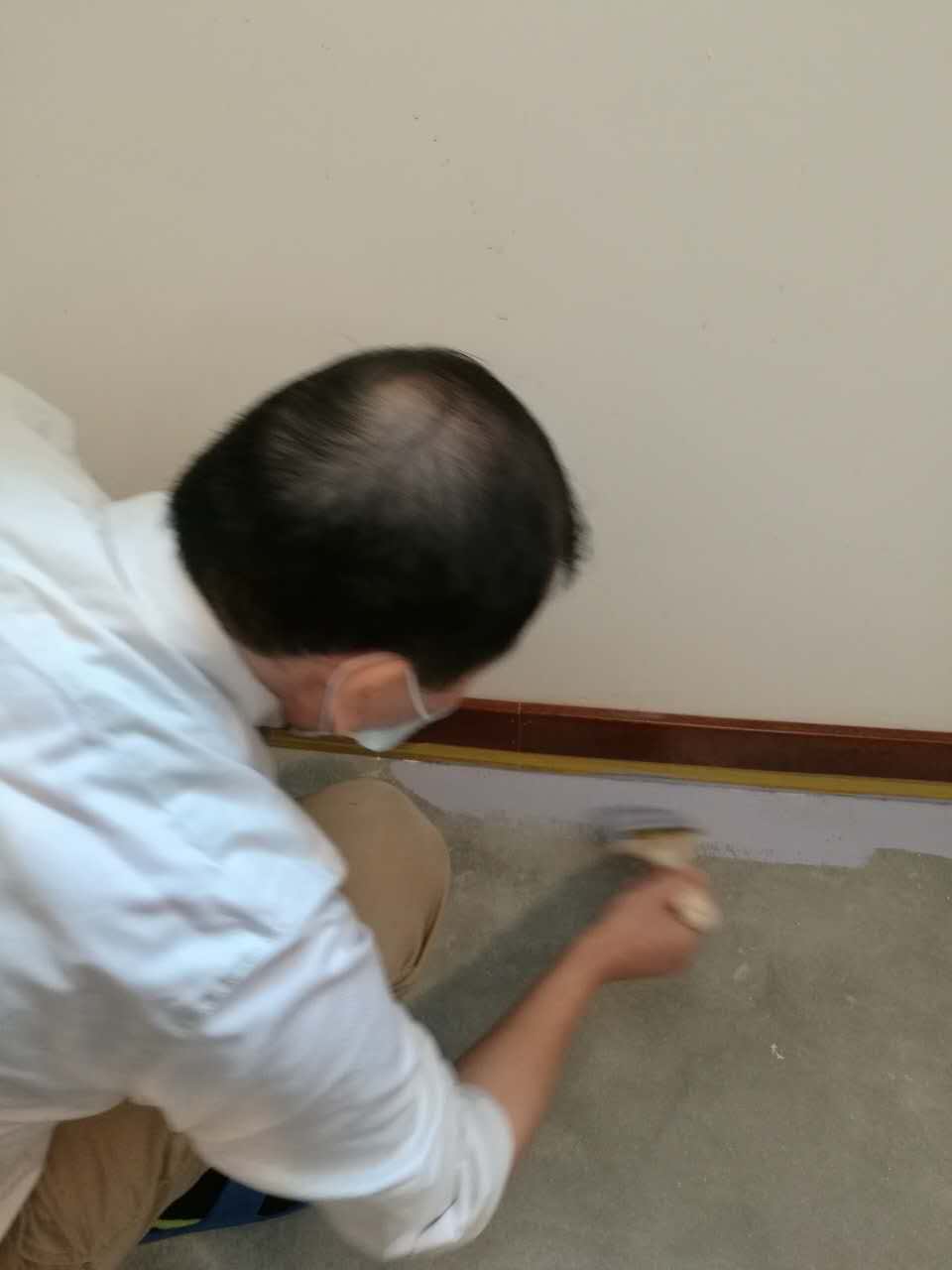 水性地板漆的使用是决定木地板环保的重要环节_大荷漆